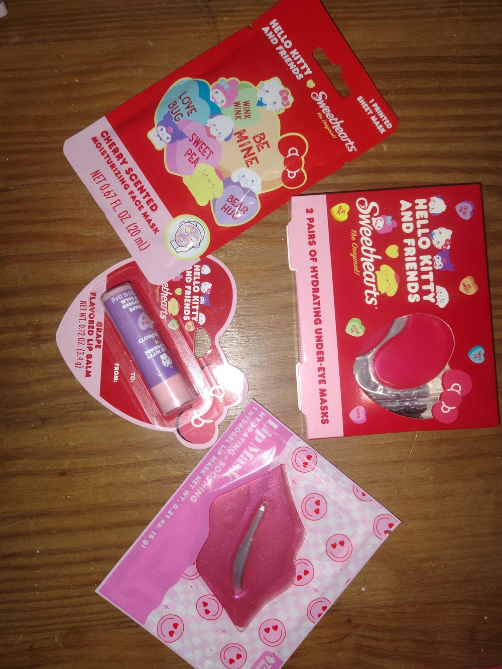 Hello Kitty Sweethearts Lip Balm & Hydrating Masks - Pink/Red - Picture 1 of 9